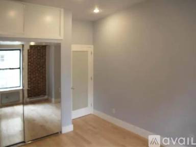 Main picture of 347 E 52nd St