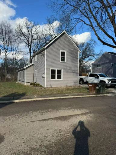 Main picture of 618 Centre St