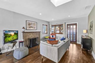 Main picture of 721 Manhattan Ave