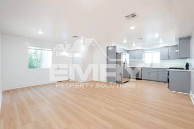Main picture of 814 N Wilmington Blvd