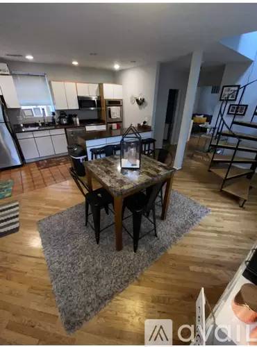 Main picture of 2546 N Ashland Ave