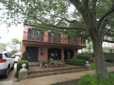 Main picture of 1319 Valence St