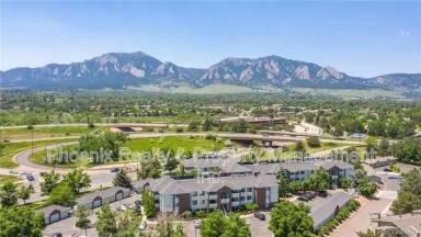 Main picture of 33 S Boulder Cir Condos