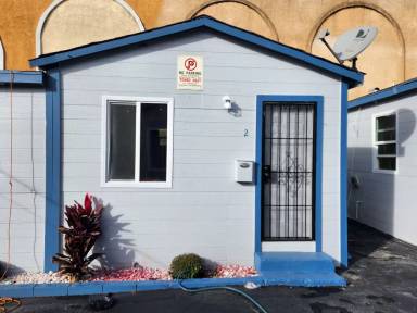 Main picture of 3713 W Imperial Hwy