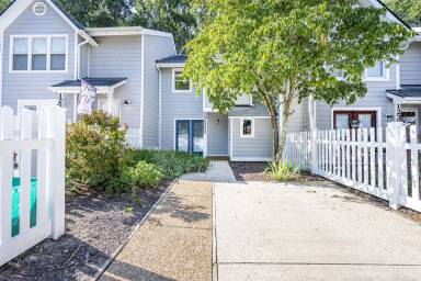 Main picture of 12303 Sir James Ct