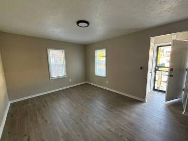 Main picture of 16255 Lilac St