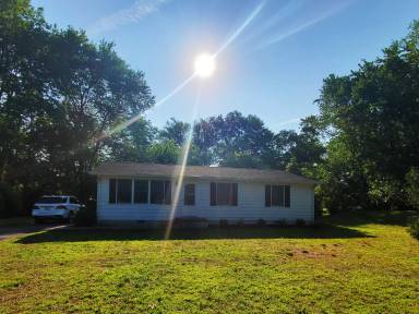 Main picture of 109 Benjamin Ave
