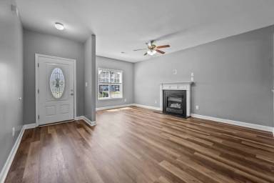 Main picture of 210 Wedgefield Cir