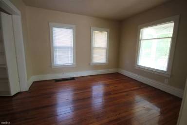 Main picture of 922 Davis St