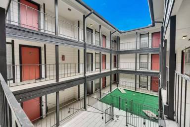 Main picture of 2803 Hemphill Park