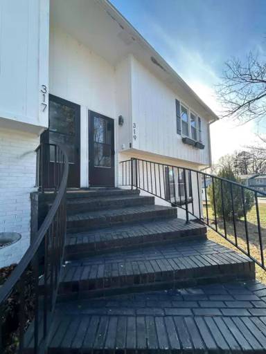 Main picture of 319 Devonwood Ct