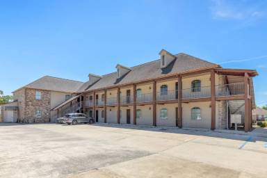 Main picture of 3817 Common St