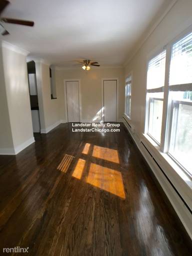 Main picture of 724 W Roscoe St
