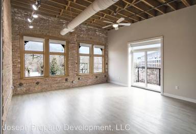 Main picture of 143 N Broadway