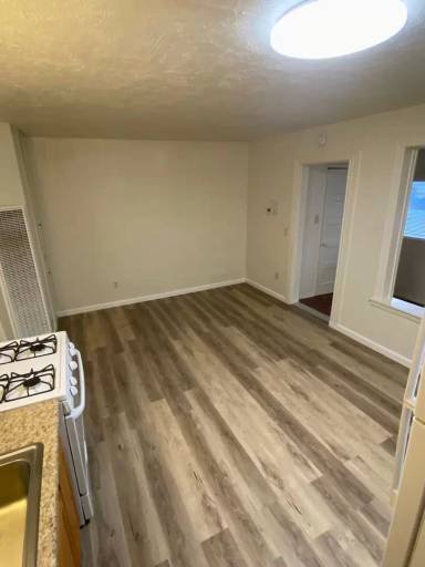 Main picture of 282 E 8th St