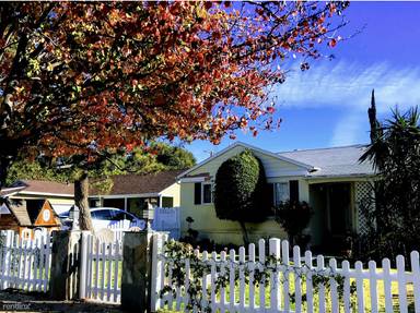 Main picture of 5500 Burnet Ave
