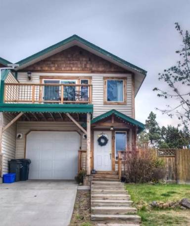 Main picture of 712 SE Pelton Pl