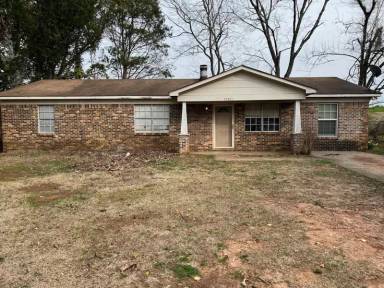 Main picture of 3944 Tanglebush Ln NW