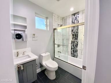 Main picture of 11318 1/2 Miranda St