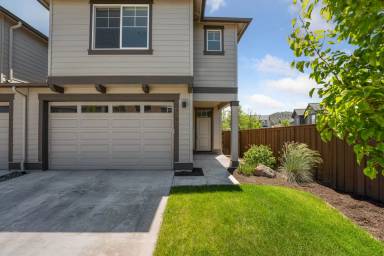 Main picture of 2051 NE Ancestry Ct