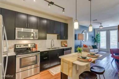 Main picture of 2025 E 7th St