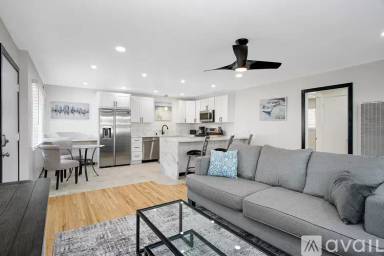 Main picture of 7678 La Jolla Blvd