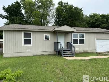 Main picture of 305 John Fielder Dr