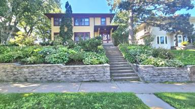 Main picture of 2092 Fairmount Ave