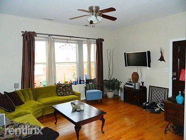 Main picture of 1022 N Damen Ave