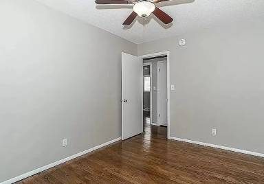 Main picture of 107 E Clark St