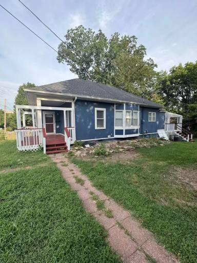 Main picture of 210 W College St