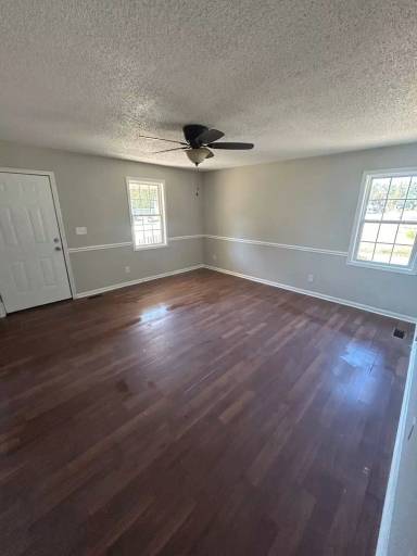 Main picture of 802 W Parker Rd