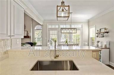 Main picture of 203 Lenox Dr