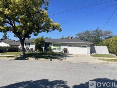 Main picture of 985 Riviera Dr