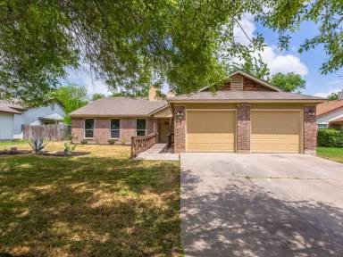 Main picture of 2200 Cedar Bend Dr