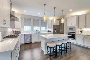 Main picture of 2321 Old Rail Way