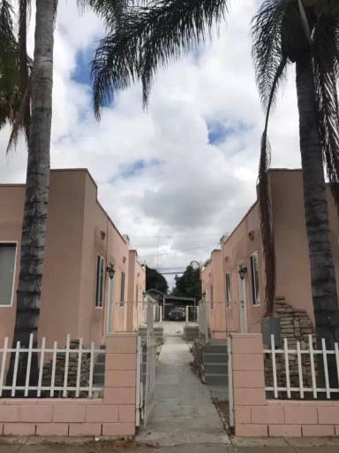 Main picture of 957 W Mission Blvd