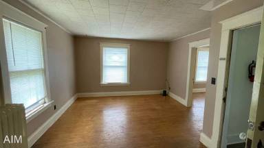 Main picture of 411 4th Ave SE