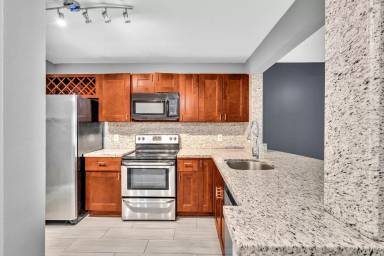 Main picture of Lake Emerald Condo
