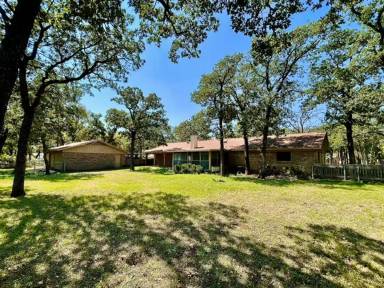 Main picture of 108 Oak Dr