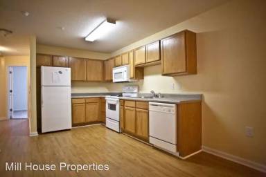 Main picture of 110 S Roberson St