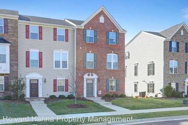 Main picture of 107 Newbaker Sq