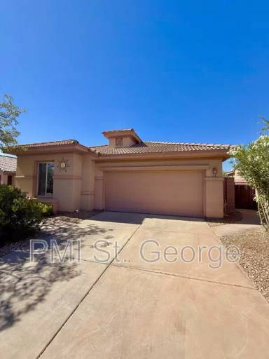 Main picture of 3204 E Fourteen Fairway Dr