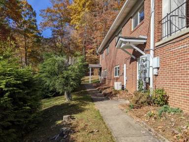 Main picture of 433 Hillcrest Cir
