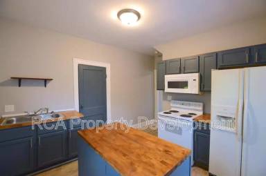 Main picture of 2504 Boulevard Pl