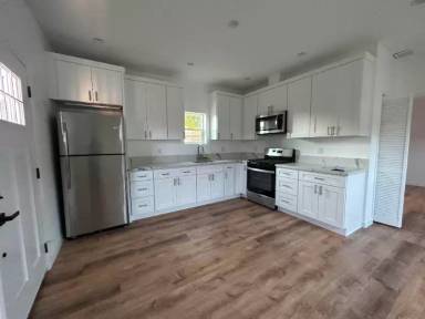 Main picture of 17042 Hartland St
