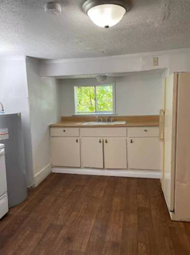 Main picture of 401 Lakeview Dr