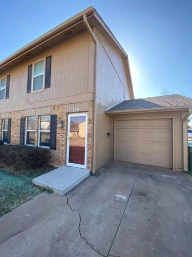 Main picture of 217 N Smythe Ave