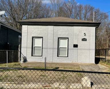 Main picture of 2709 W Kentucky St