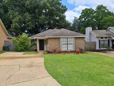 Main picture of 6016 Camelot Ct